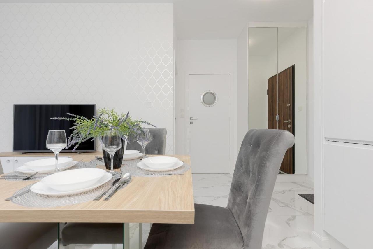 Lägenhet Sarmacka With Gym, Sauna And Parking By Renters Warszawa